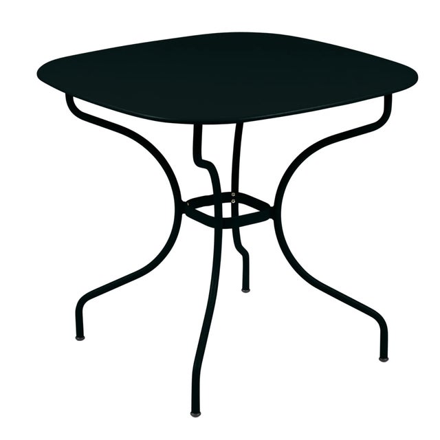 Lightness and elegance are the watchwords for the Opéra dining tables which lend themselves to all styles, from the most...