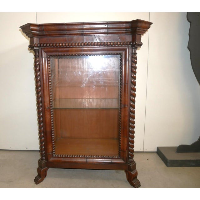 Antique small mahogany display cabinet. Small single-door display cabinet. Antique. Period: second half of the 19th...