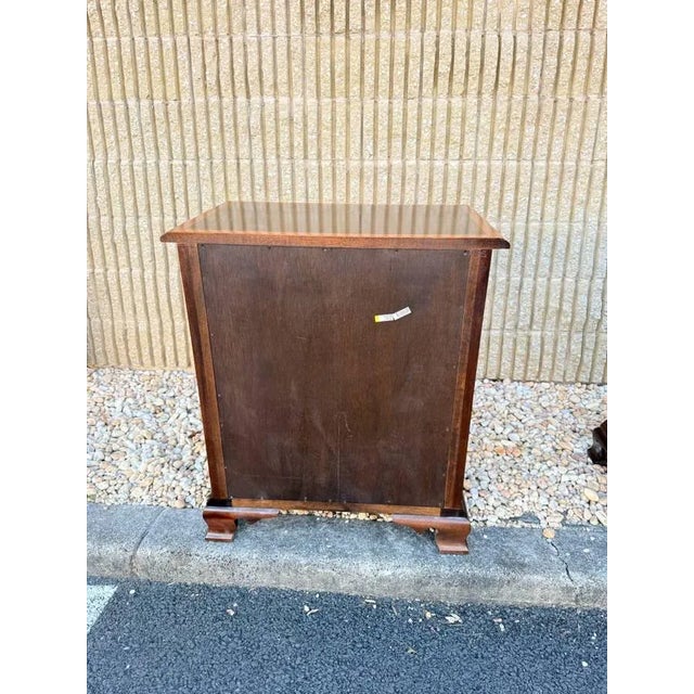 Wood Pair of Stickley Matching Chippendale Style Inlaid Mahogany Nightstands or Small Bachelor's Chests. For Sale - Image 7 of 15