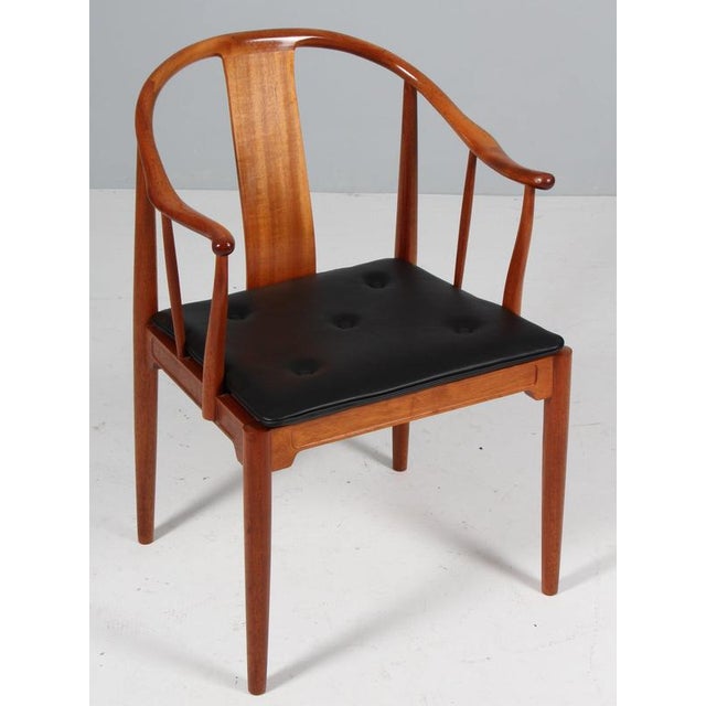 Hans J. Wegner famous and beautiful chair is an adaptation of an old Chinese chair of the Ming dynasty; “China Chair”. A...