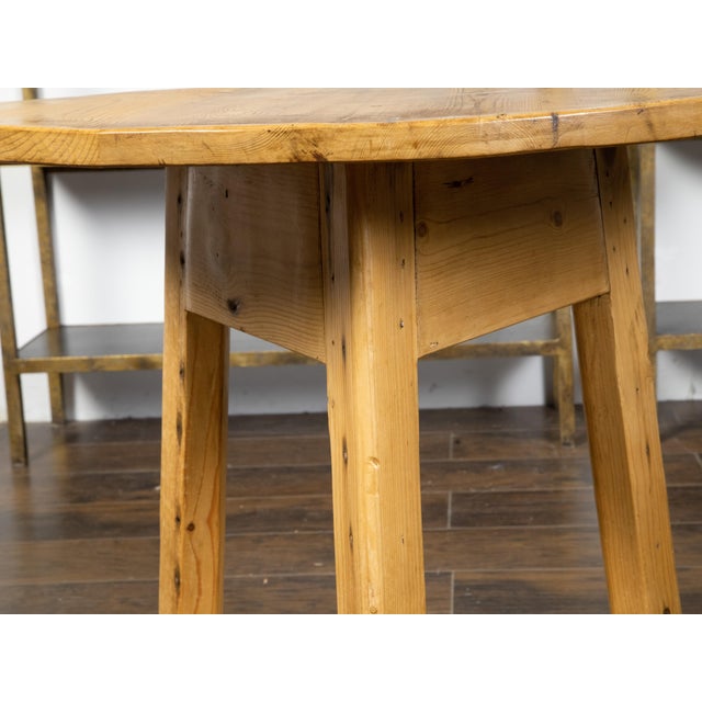 Beige English 19th Century Pine Cricket Table with Circular Top and Triangular Shelf For Sale - Image 8 of 9