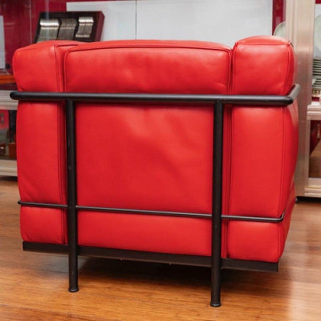 Vintage LC2 Chair in Red Leather by Le Corbusier and Pierre Jeanneret, 1928 For Sale - Image 10 of 16