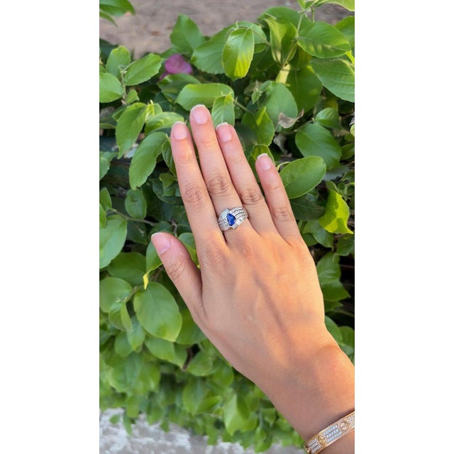 Modern Set in Platinum 900, 1.59 Carats Blue Sapphire & Diamonds Engagement Ring, Size 6 For Sale - Image 3 of 9