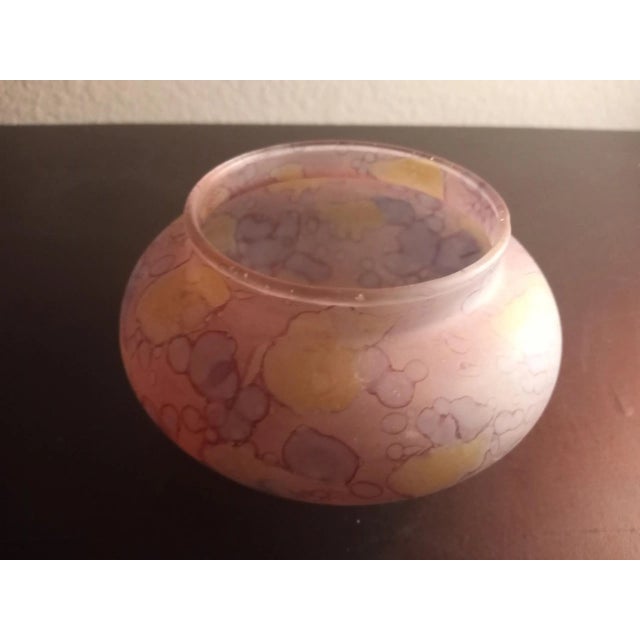 Contemporary 1960s Reuben Art Glass Rose Bowl For Sale - Image 3 of 5