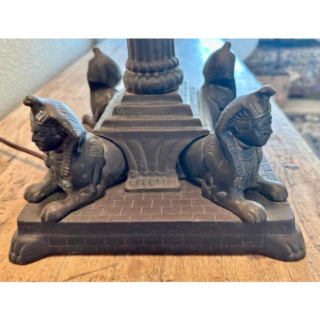Rare c.1915 Unique Art Glass & Metal Co. Grapevine Leaded Glass Table Lamp With Egyptian Sphinx Bronze Base | Museum Quality For Sale In San Diego - Image 6 of 18