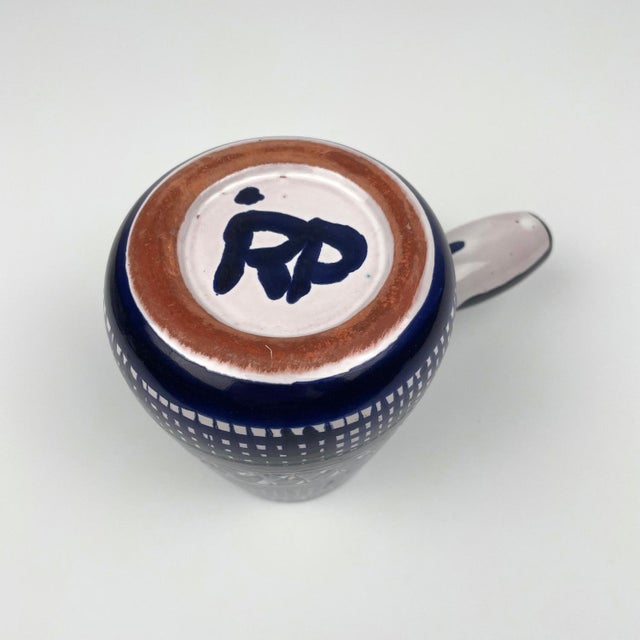 Robert Picault ceramic fondue pot with spout Circa 50 Weight: 400 g Dimensions Diameter: 10.5 cm + 8 cm handle Height: 12...