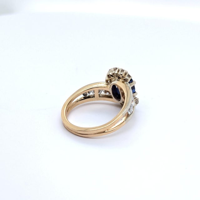 Late 20th Century 14k Yellow Gold Ring With Gia Certified Blue Oval Sapphire & Diamond Accents, Size 6.5 For Sale - Image 4 of 8