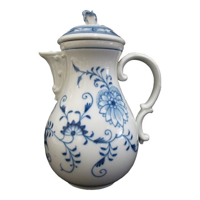 Meissen Porcelain Blue Onion Rose Bud Finial Ornate Handle 10" Coffee Pot For Sale