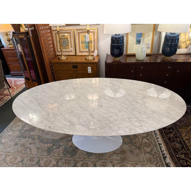 Modern Nj Modern Furniture Saarinen-Style Oval Carrara Marble Tulip Dining Table For Sale - Image 3 of 14