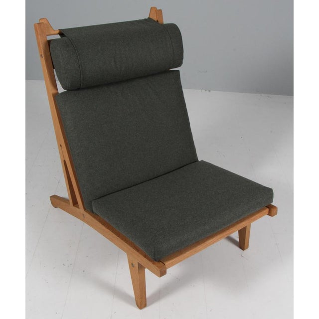 Hans j. Wegner lounge chair with loose cushions new upholstered with green magrethe wool fabric. Frame of oak. Model...