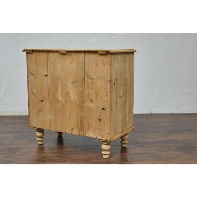 English 19th Century Pine Four-Drawer Chest with Natural Finish and Turned Feet For Sale - Image 12 of 12