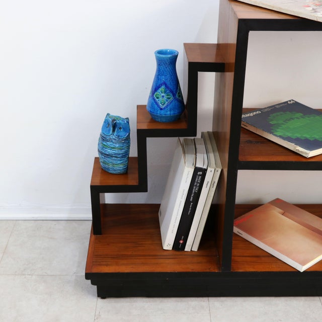 An elegant Italian bookcase from the 1940s, it perfectly exemplifies the refined taste and geometric transition of the...