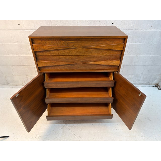 Mid-Century Modern Walnut Highboy Dresser With Sculptural Pulls For Sale - Image 9 of 17