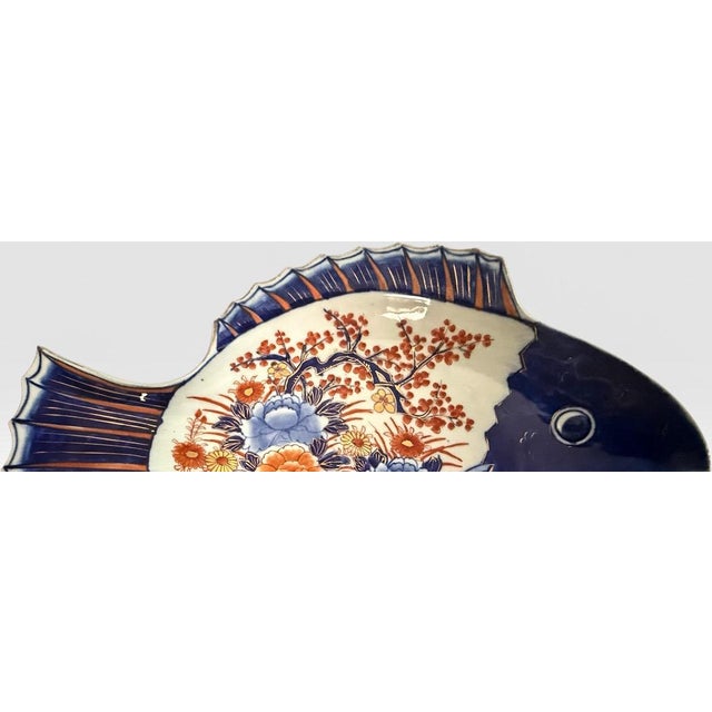 Antique Japanese Meiji Period Imari Porcelain Sea Bream Fish Platter For Sale In Portland, ME - Image 6 of 10