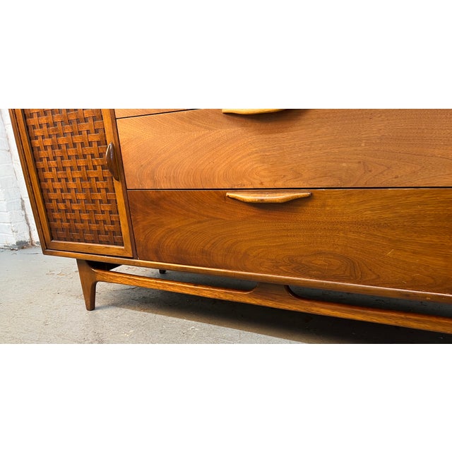 Lane "Perception" Mid-Century Modern Credenza For Sale - Image 13 of 17