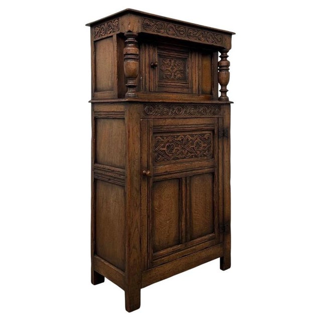 Antique English Narrow Carved Oak Court Cabinet, 1900s For Sale - Image 3 of 11