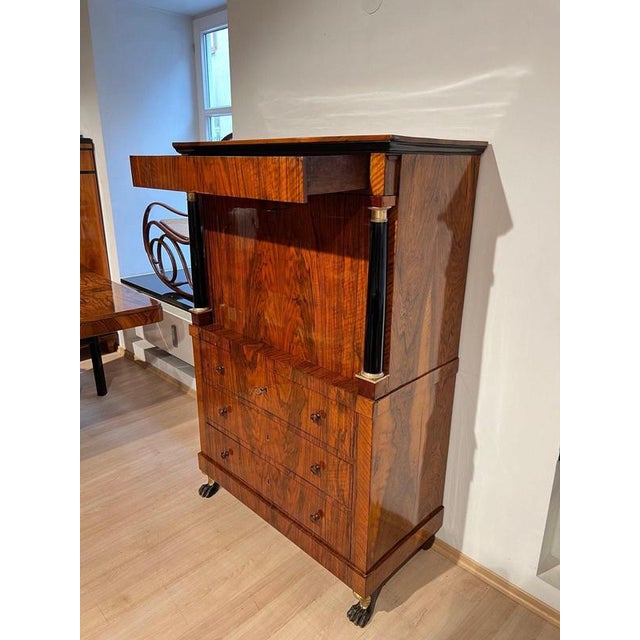 Early 19th Century Biedermeier Secretary in Walnut and Maple, 1820 For Sale - Image 5 of 18