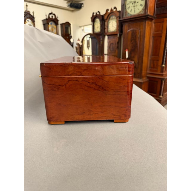 English 1960s Classic Mahogany Desktop Humidor For Sale - Image 3 of 9
