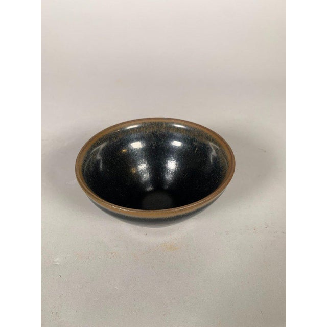 Black glazed stoneware bowl known as Hare's Fur, China, Song Dynasty style (960-1279) For Sale - Image 4 of 12