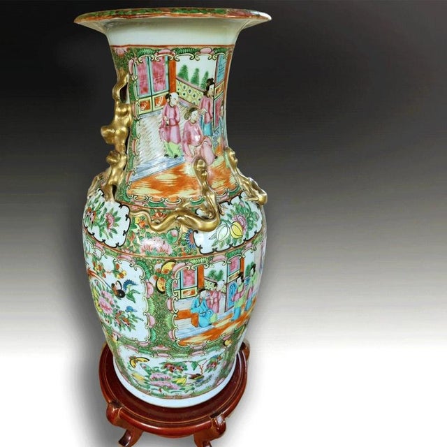 Large Antique Qing Dynasty Chinese Rose Medallion Canton Vase, 1860 For Sale - Image 3 of 10