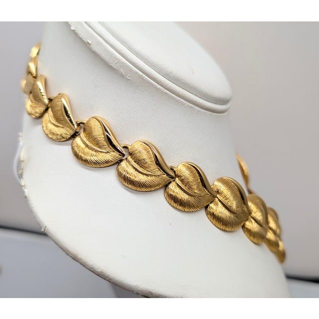 Metal Vintage 1982 Signed Napier Goldtone Heart Shaped Leaves Collar Necklace For Sale - Image 7 of 9