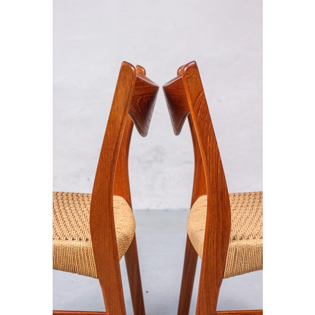 Mid-Century Danish Teak Chairs by Arne Wahl Iversen, 1960s, Set of 5, in Good conditions. Designed 1960 to 1969 I have...