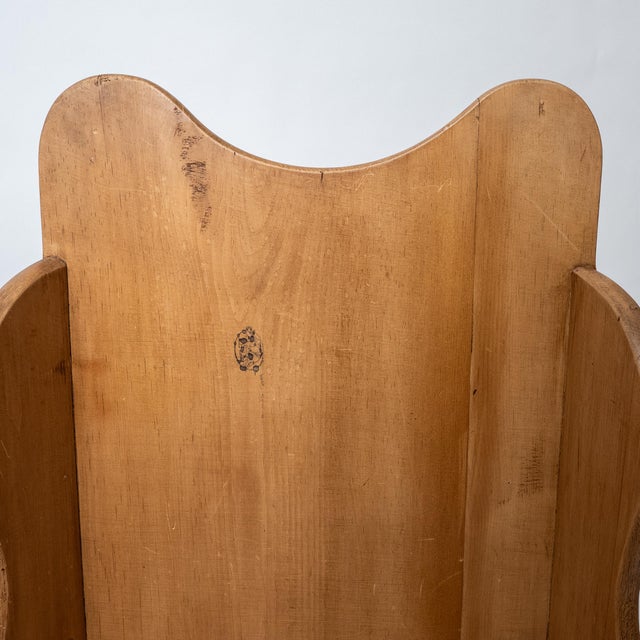 1930s 20th Century Welsh-Style Lambing Chair (Shepherd’s Chair) in Pine With Lift Seat For Sale - Image 5 of 14