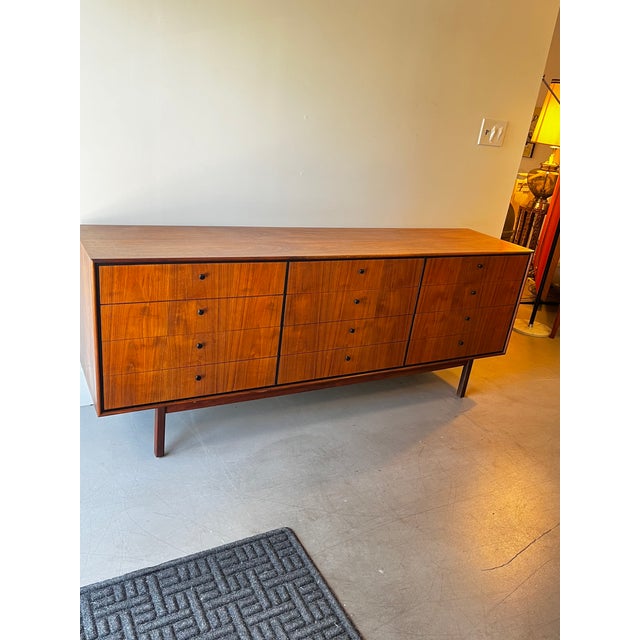 Founders Furniture Company Jack Cartwright for Founders 12-Drawer Dresser, Walnut, Mid-Century Modern, Attributed For Sale - Image 4 of 14