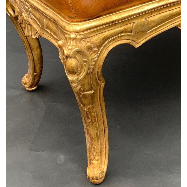 Early 20th Century Pair of Italian Gilt-Wood Benches With Brown Leather Upholstery, 20th Century. For Sale - Image 5 of 9