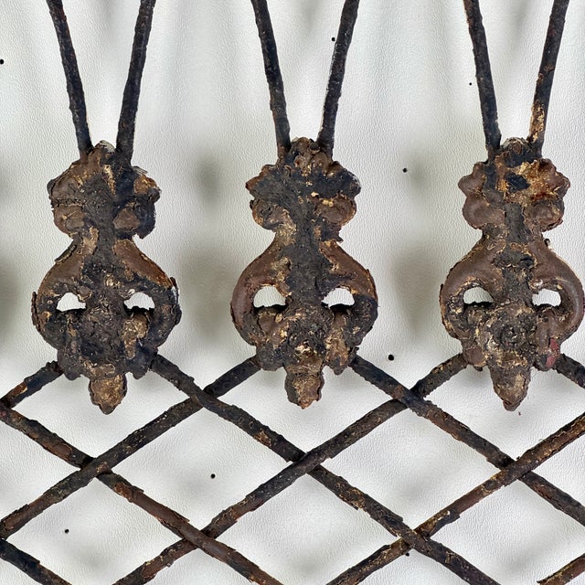 Early 20th Century Architectural Salvage New York City Metal Window Grate in Multi Design Bent Wires For Sale In New York - Image 6 of 15