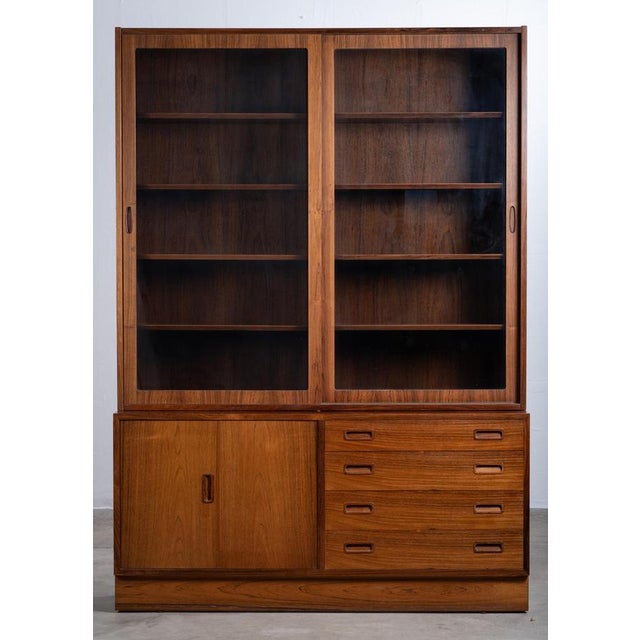 Poul Hundevad Rosewood Display Cabinet attributed to Poul Hundevad, Denmark, 1960s For Sale - Image 4 of 12