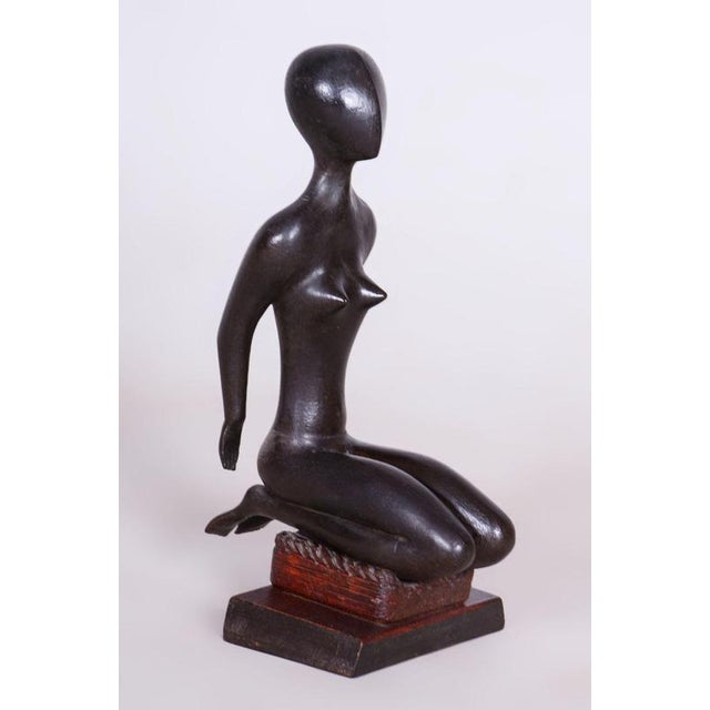 Original Art Deco Statuette in Lacquered Wood, Czechia, 1940s For Sale - Image 3 of 11