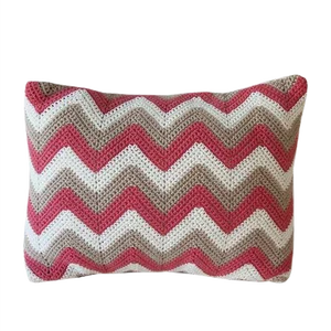 Salmon Triangle Geométrica Cushion from Com Raiz