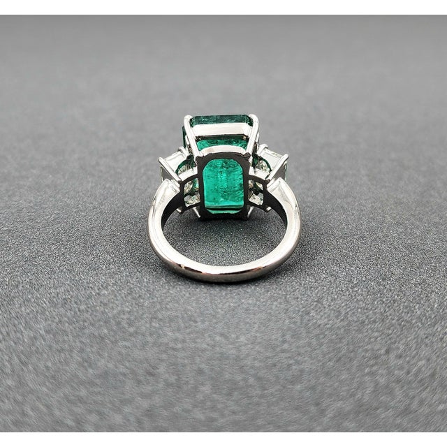 Green 13.50 Ct Gia Certified Natural Zambian Emerald & Diamond Ring Size 7 For Sale - Image 8 of 10