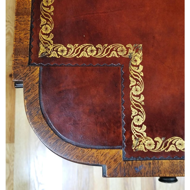 Wood Vintage American Mahogany Gilt Tooled Leather Top Side End Table - Heirloom by Weiman For Sale - Image 7 of 16
