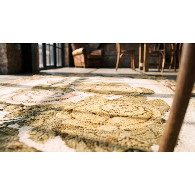 Early 20th Century 1900s Ivory Roses Folk Art Antique American Hooked Rug 2'7" X 4'8" Handknotted Wool Carpet For Sale - Image 5 of 7
