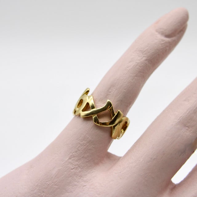 1980s 18k Gold Tiffany & Co. Paloma Picasso Graffiti Kiss Ring, Size 4.5 For Sale - Image 11 of 12