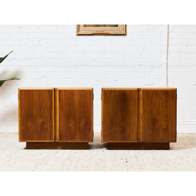Mid-Century Modern Mid 20th Century Pair of Double Double Door Nightstands by Lane, Attributed For Sale - Image 3 of 12