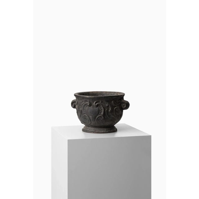 Barockurnan Urn in Cast Iron from Näfveqvarns Bruk, 1921 For Sale - Image 4 of 5