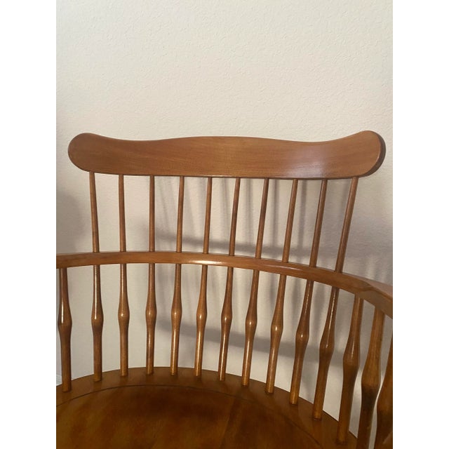 Nichols & Stone Pair of Windsor Comb Back Captains Armchairs Excellent Condition Mid 20th Century For Sale - Image 12 of 16