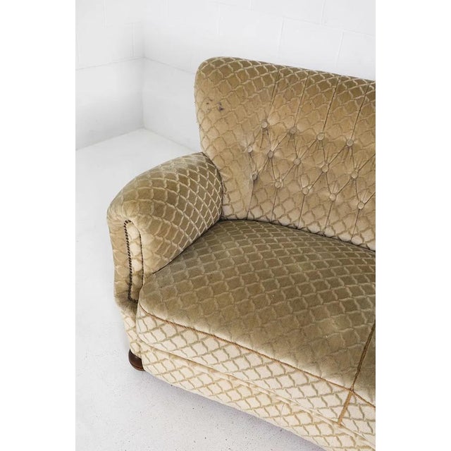 Cream 1950s Art Deco Danish Curved Banana Sofa W Textured Mohair Type Upholstery For Sale - Image 8 of 18