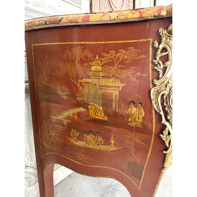 Louis XV Commode in Far Eastern Lacquer, 1890s For Sale - Image 3 of 18