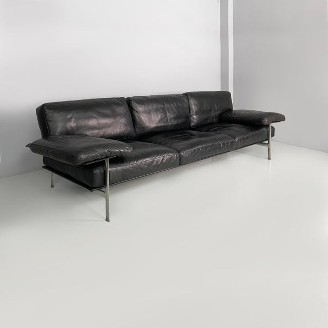 Italian modern black leather sofa Diesis by Antonio Citterio and Paolo Nava for B&B Italia, 1980s Three-seater Diesis sofa...