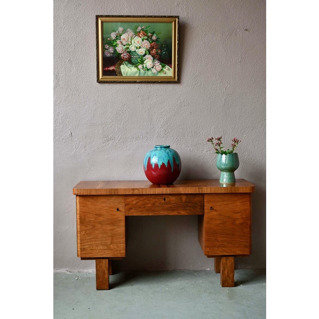 Art Deco Boudoir Dressing Table in Elm Burl and Brass, 1930s For Sale - Image 4 of 14