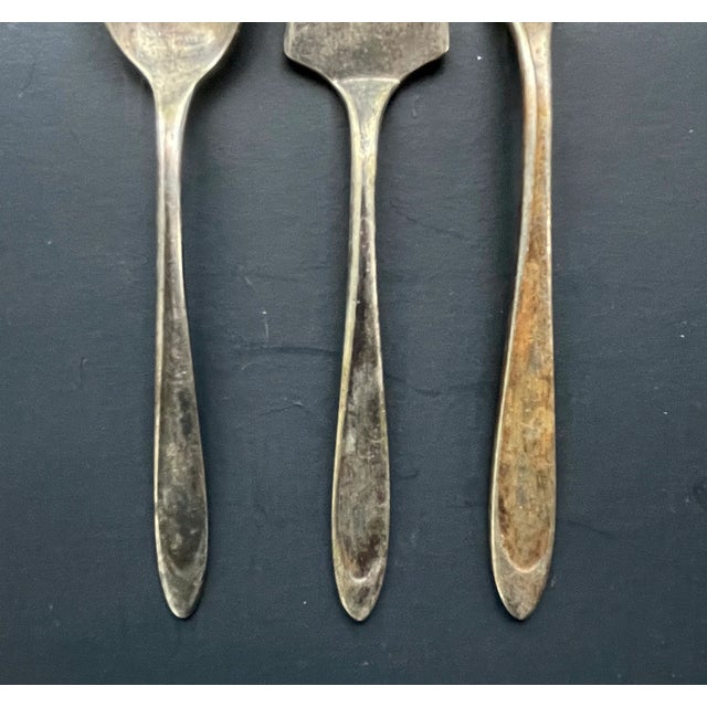 Mid-Century Modern Vintage Meriden Silver Plate Serving Set – First Lady Pattern Utensils For Sale - Image 3 of 4