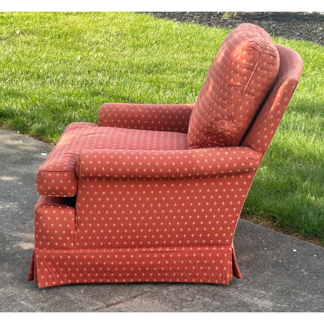 1990s Vtg. Henredon Traditional Skirted Lounge Chair W/Fleur-De-Lis Fabric For Sale - Image 5 of 13