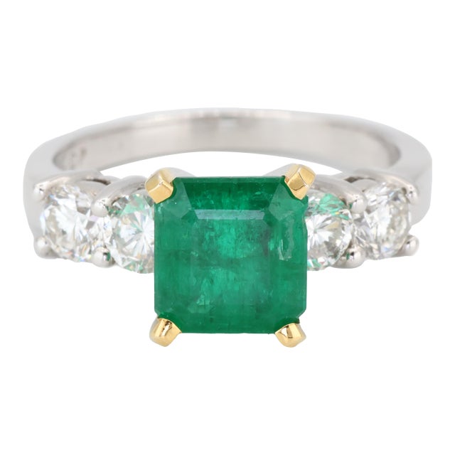 18k (750) White Gold Natural Emerald and Diamond Ring Size 7 For Sale
