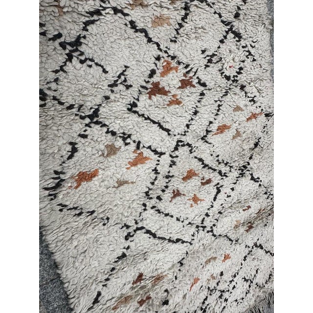 Small Mid-Century Moroccan Tribal Beni Ouarain Rug, 1940s For Sale - Image 9 of 17