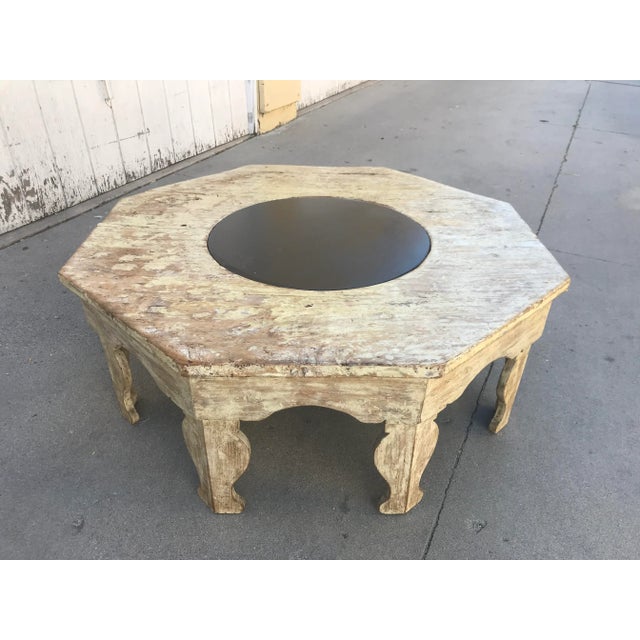 1930s Distressed Moroccan-Style Painted Wood Octagonal Coffee Table With Removable Black Slate Insert – Early 20th Century For Sale - Image 5 of 13