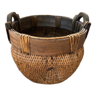 Early 19th Century Large Chinese Woven Willow Basket W/Wood Handle For Sale